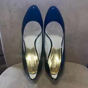 MICHAEL,  Michael Kors Flex Pump Black Patent, Size 12M